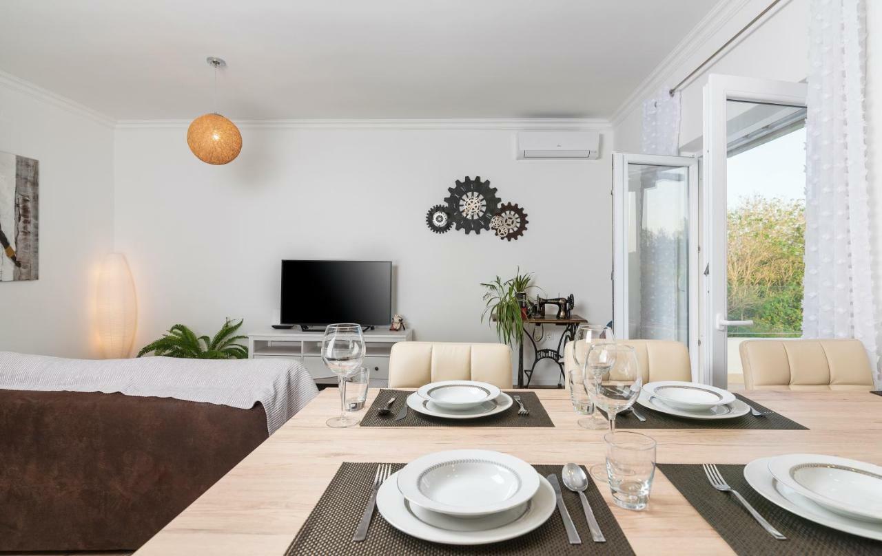 Solymar Villa Поседарье Екстериор снимка